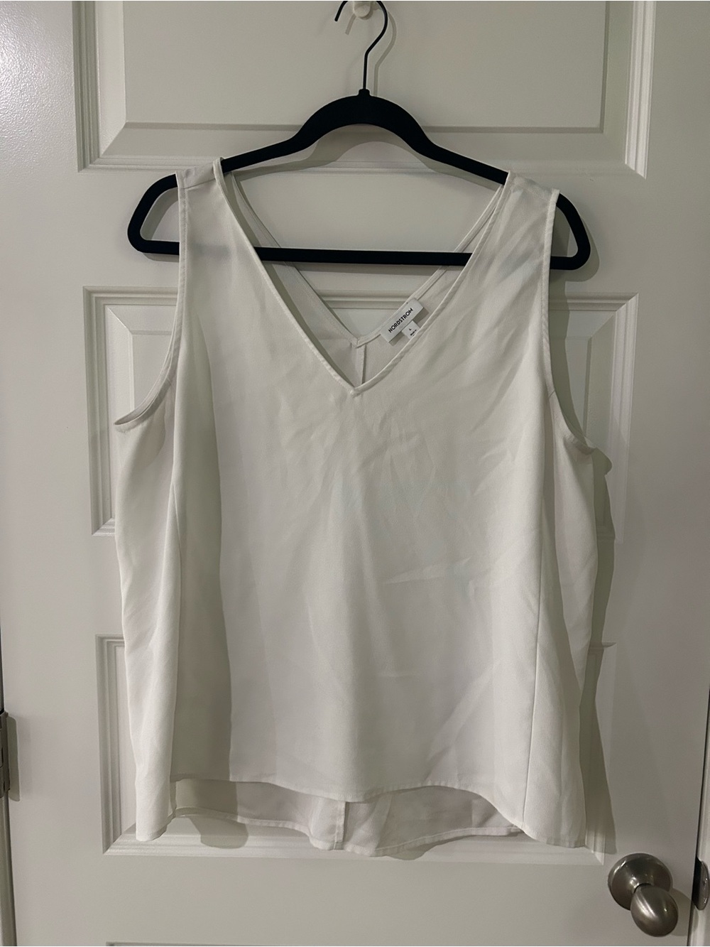 Nordstrom White V-Neck Sleeveless Camisole